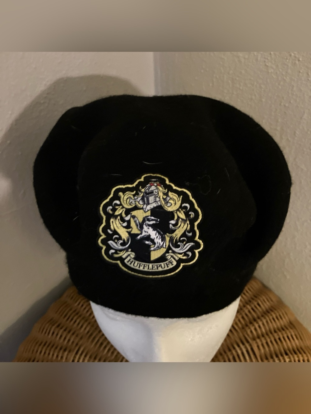 Universal Studios Harry Potter Hufflepuff Crest Beret New With Tag